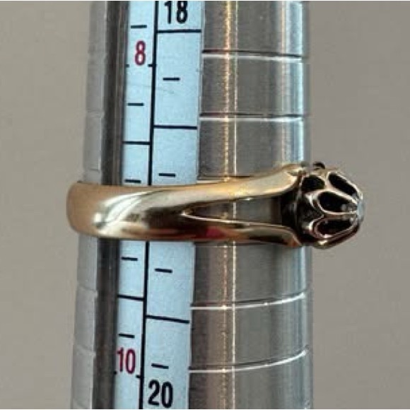 10K Solid Gold Dimond Ring (nice weight and chunkiness to it) luxury jewelry - Picture 7 of 7